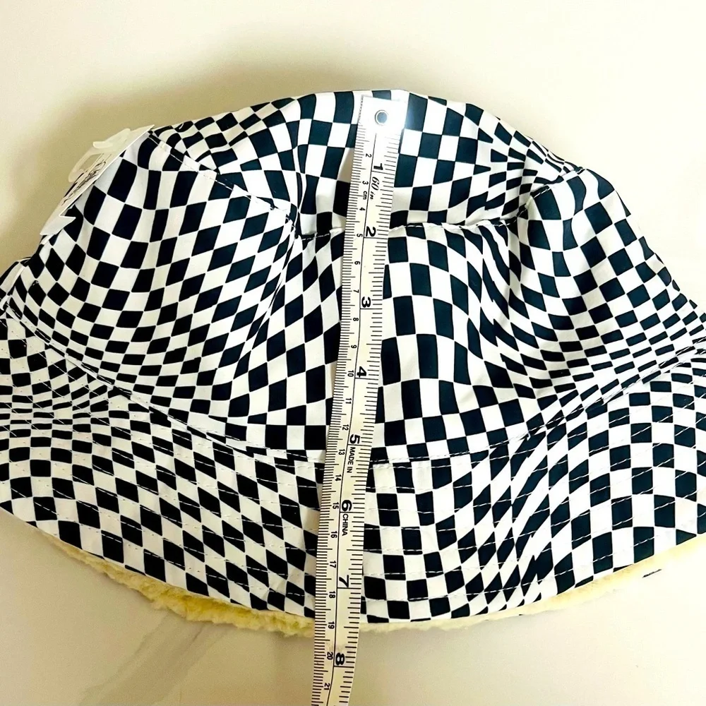 New Disney Parks White Rabbit ALICE IN WONDERLAND Sherpa Lined Bucket Hat